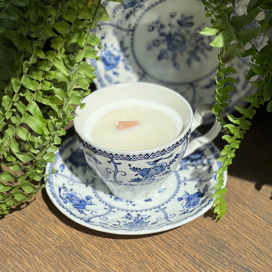 Candle in a vintage cup Scent: Life is beautiful!