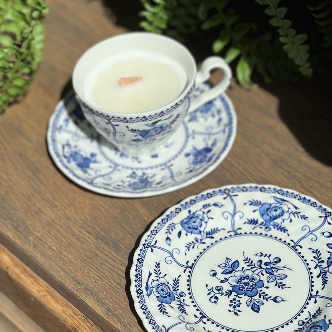 Candle in a vintage cup Scent: Life is beautiful!