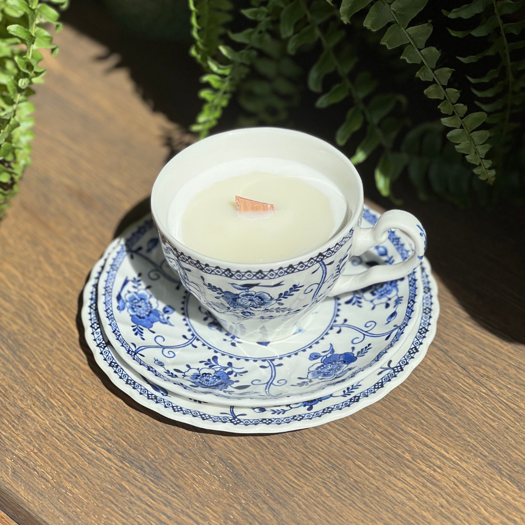 Candle in a vintage cup Scent: Life is beautiful!