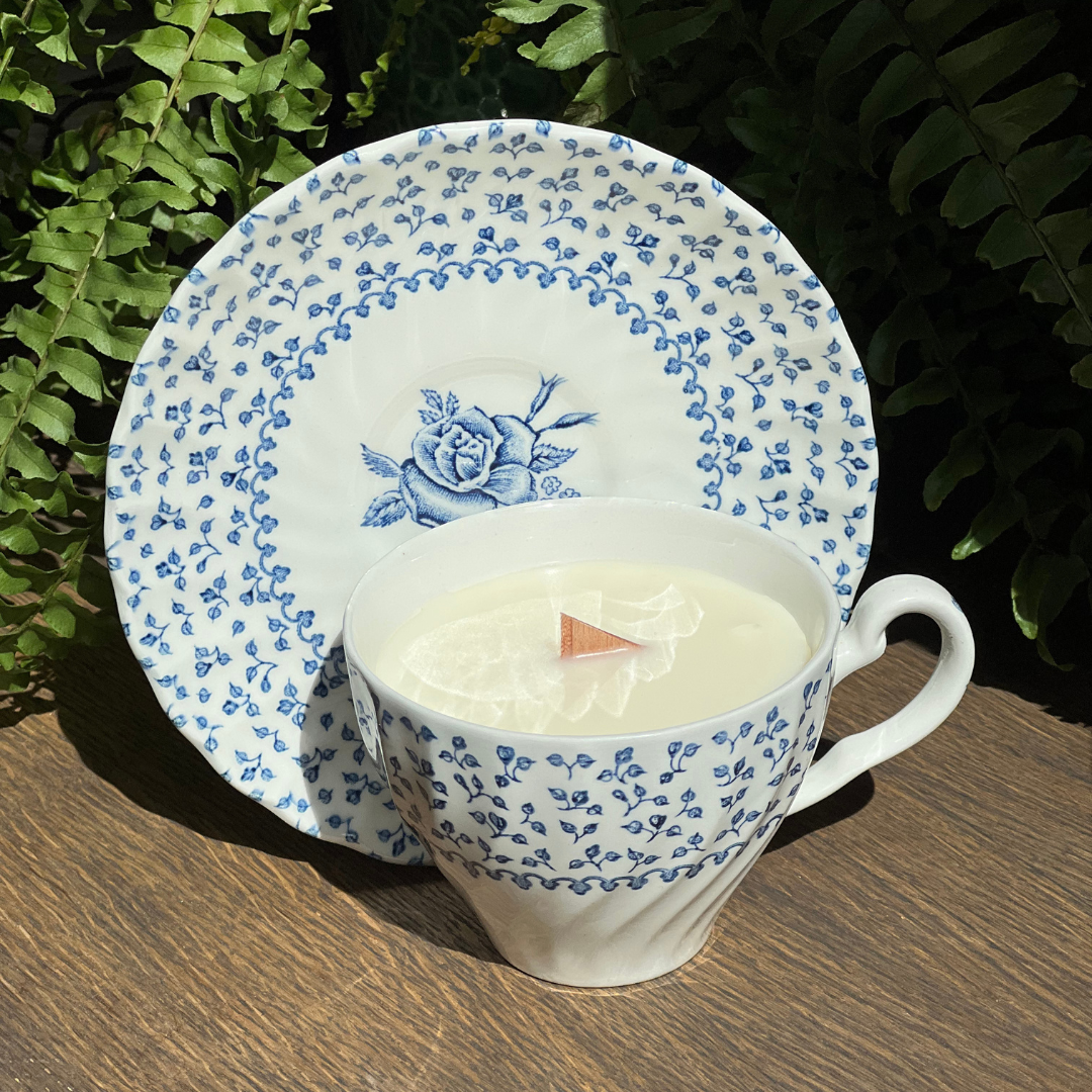 Candle in a vintage cup Scent: Life is beautiful!