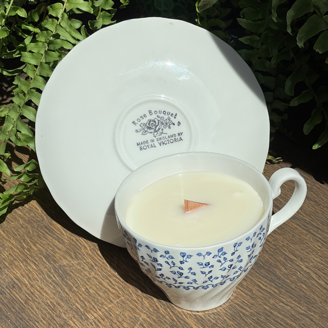Candle in a vintage cup Scent: Life is beautiful!