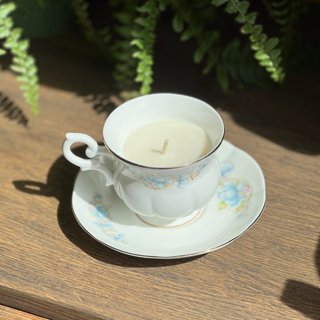 Candle in a vintage cup Scent: Life is beautiful!