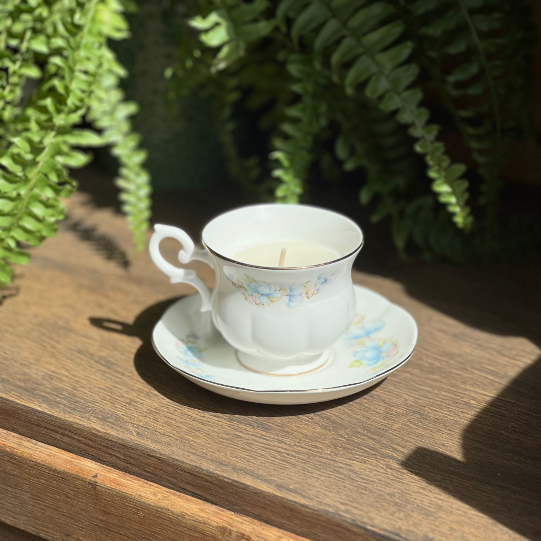 Candle in a vintage cup Scent: Life is beautiful!