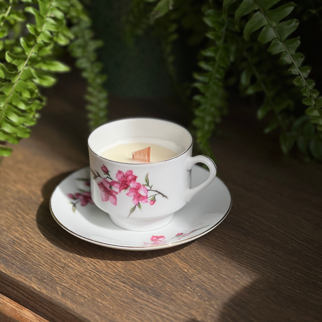 Candle in a vintage cup Scent: Life is beautiful!