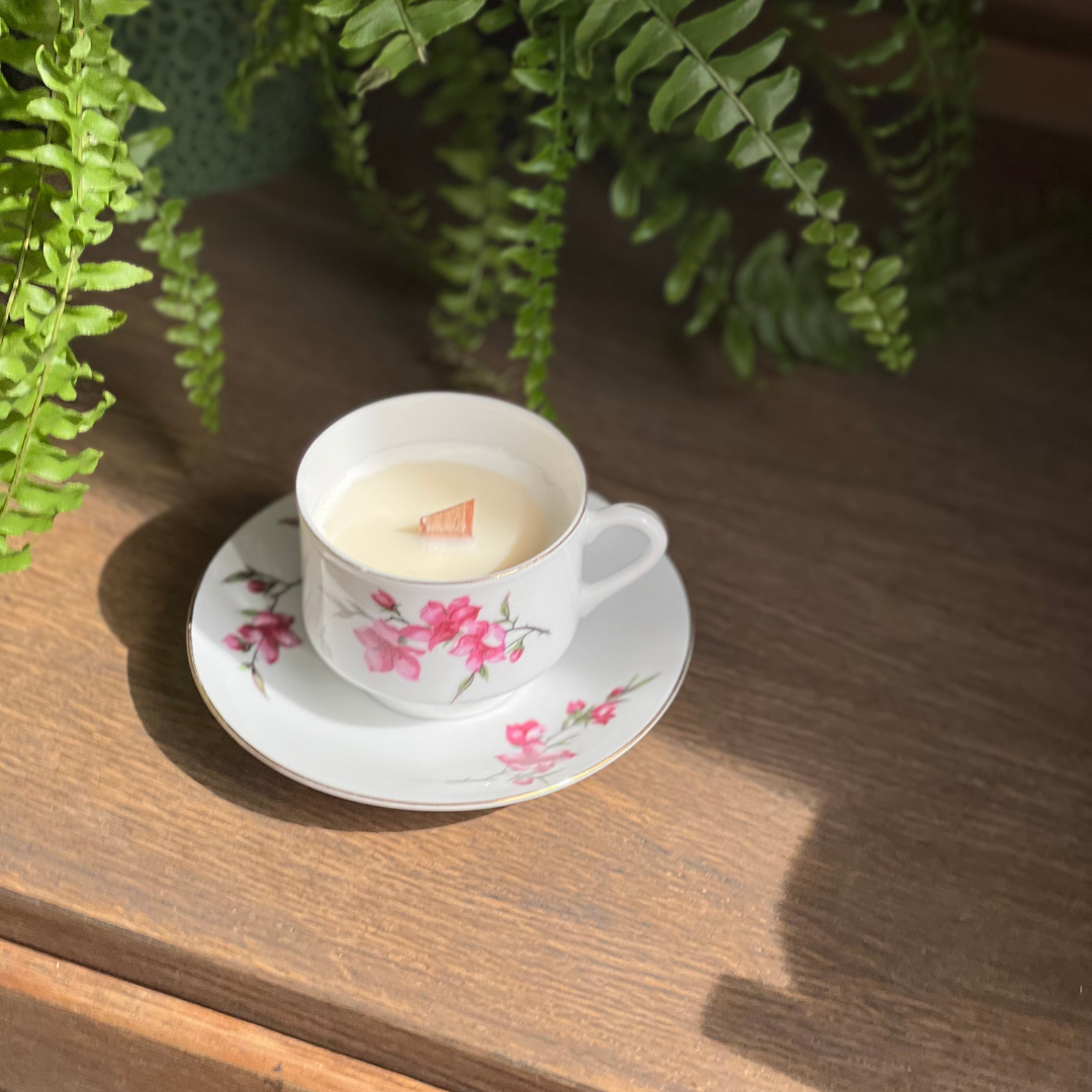 Candle in a vintage cup Scent: Life is beautiful!