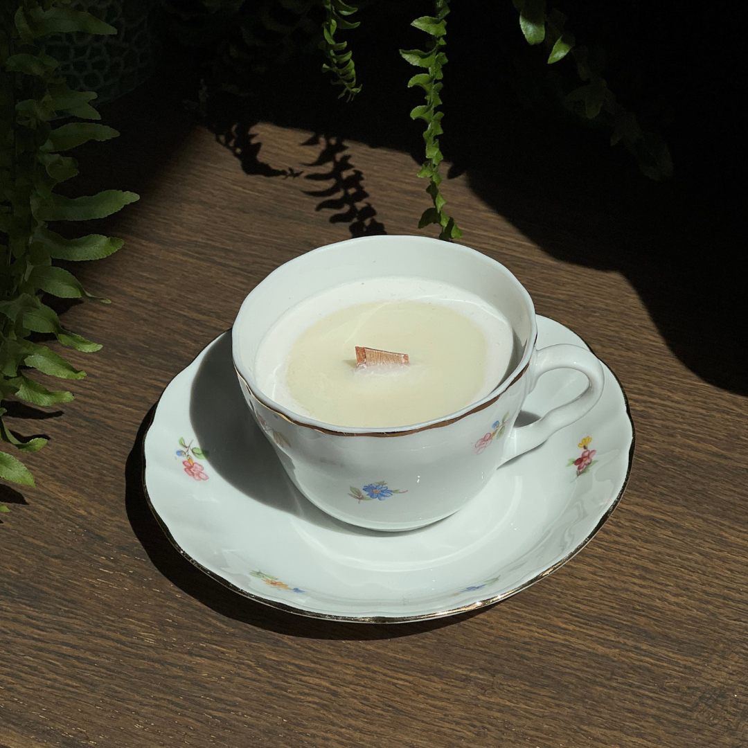 Candle in a vintage cup Scent: Life is beautiful!