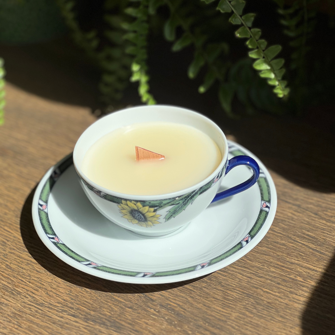 Candle in a vintage cup Scent: Life is beautiful!