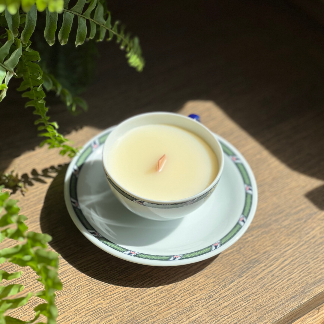 Candle in a vintage cup Scent: Life is beautiful!