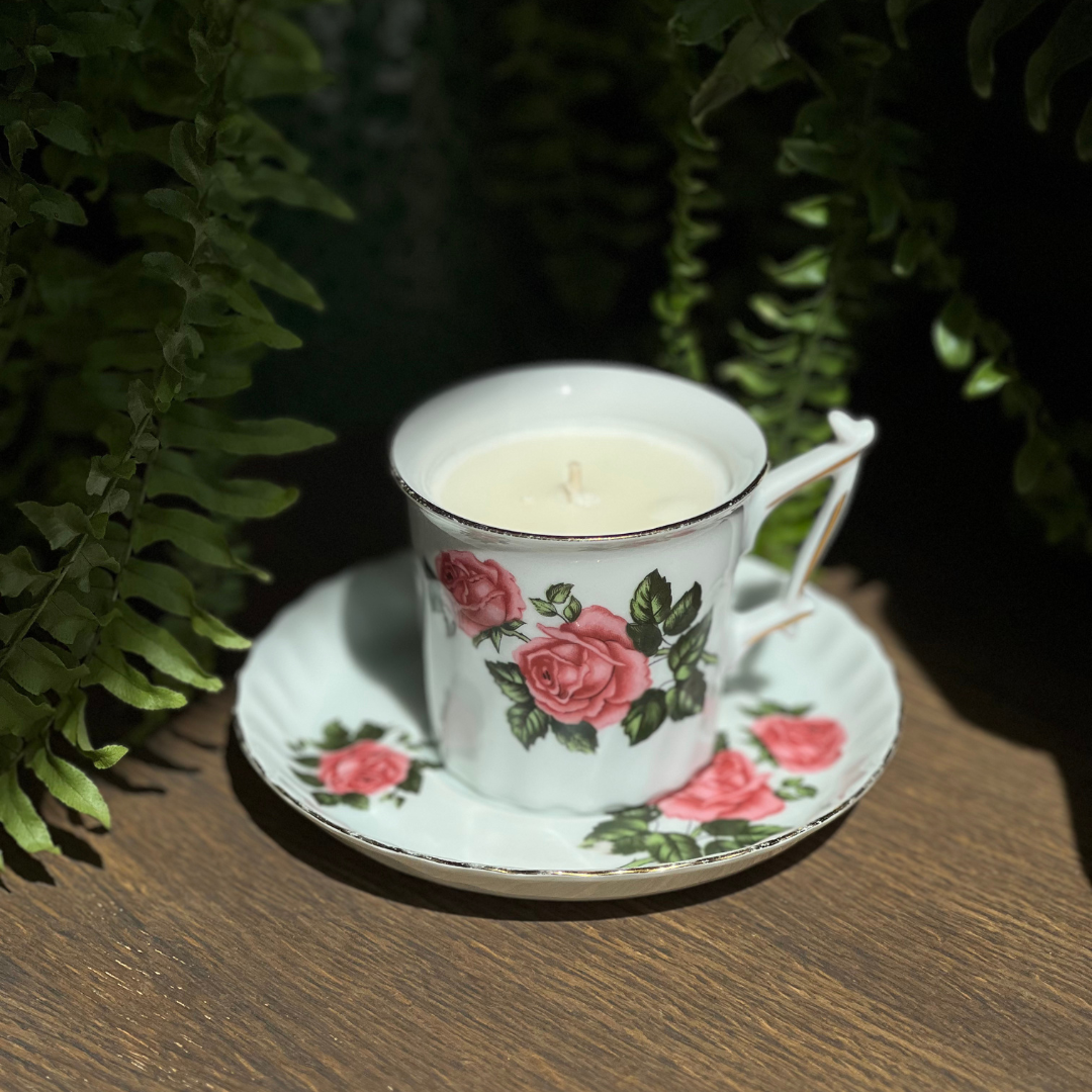 Candle in a vintage cup Scent: Life is beautiful!