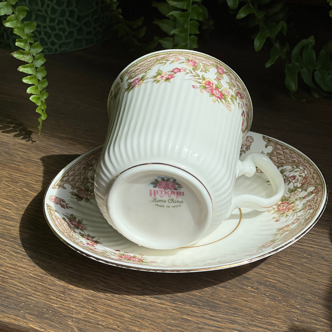 Candle in a vintage cup Scent: Life is beautiful!