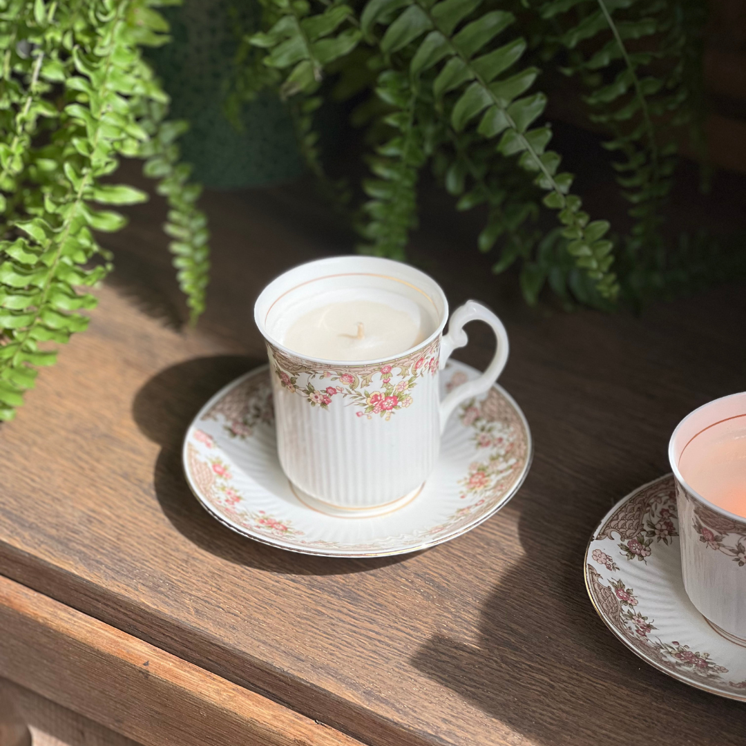 Candle in a vintage cup Scent: Life is beautiful!