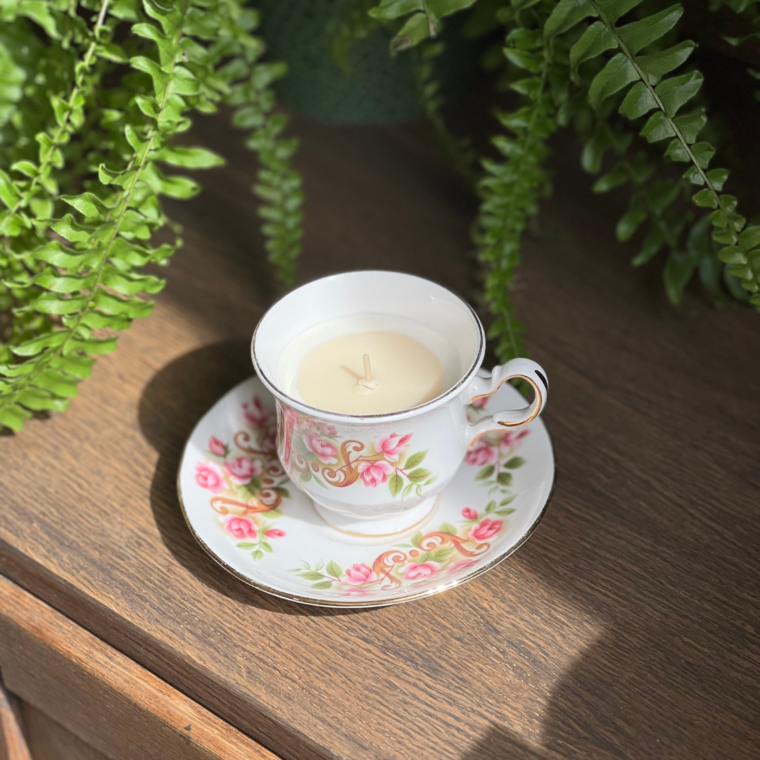 Candle in a vintage cup Scent: Life is beautiful!