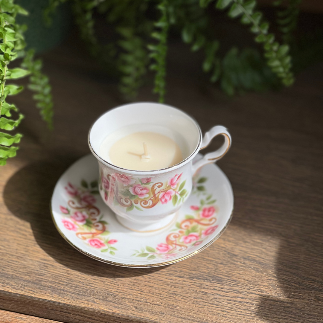 Candle in a vintage cup Scent: Life is beautiful!