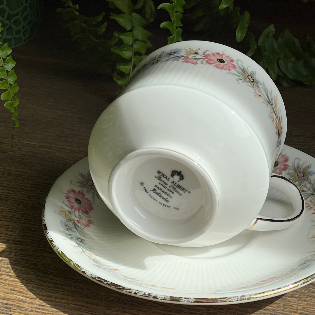 Candle in a vintage cup Scent: Life is beautiful!