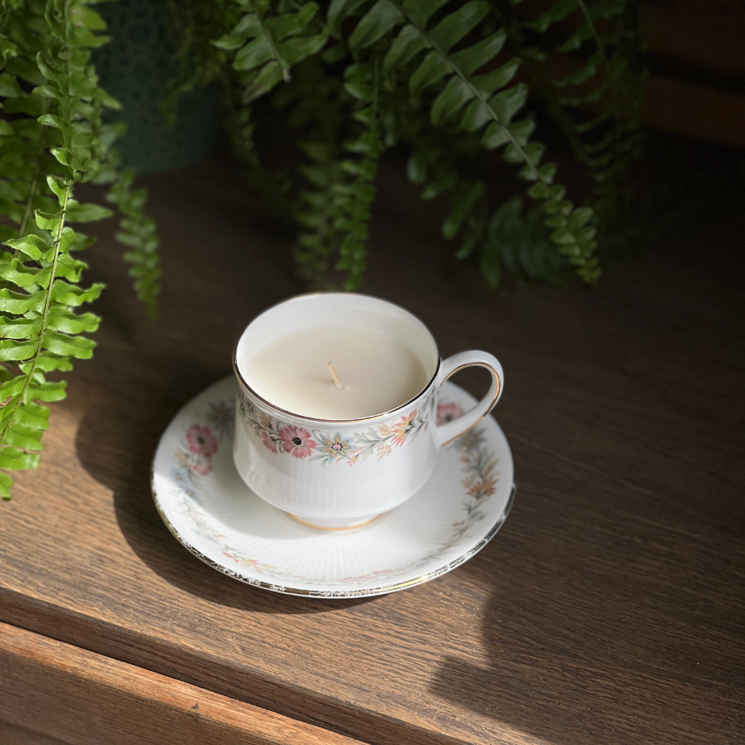 Candle in a vintage cup Scent: Life is beautiful!