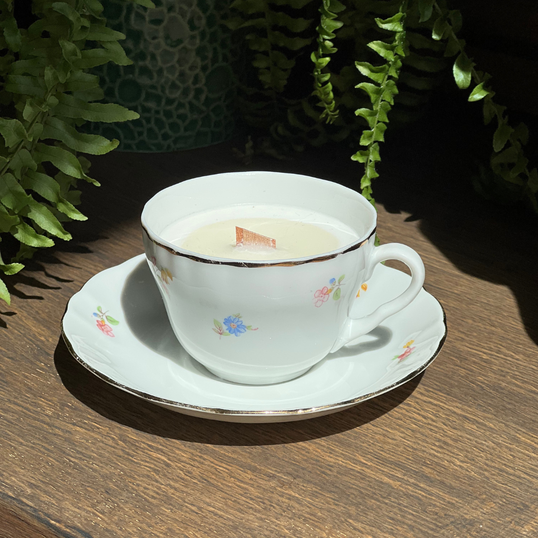 Candle in a vintage cup Scent: Life is beautiful!