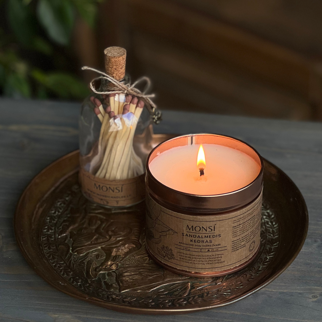 250 ml Aromatinė žvakė Sandalmedis ir kedras